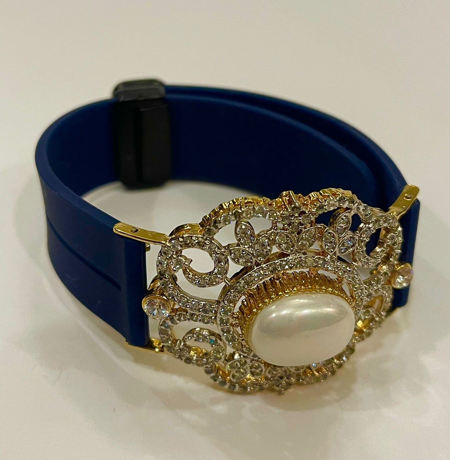 Elegant Handcuff Bracelet – Naseem Fashion Hub